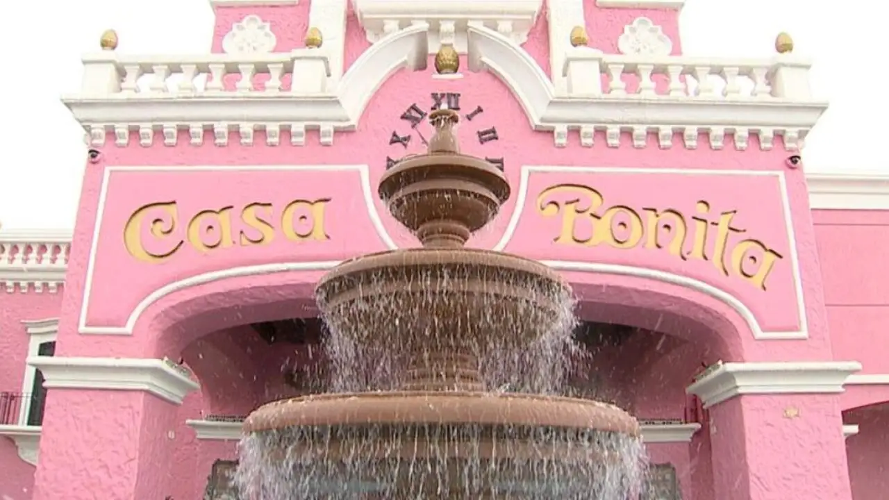 The entrance of Casa Bonita